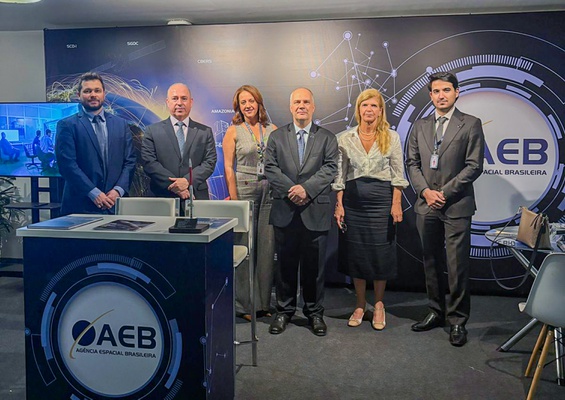Equipe da AEB divulgou ações do Programa Espacial Brasileiro (PEB) na Câmara dos Deputados.