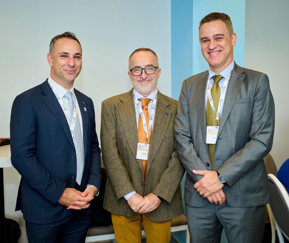 Diretor da Agência Espacial da Austrália (ASA), Enrico Palermo, Diretor de Inteligência Estratégica e Novos Negócios da AEB, Paolo Gessini, e o Procurador-Chefe, Ian Grosner. Foto:IAF