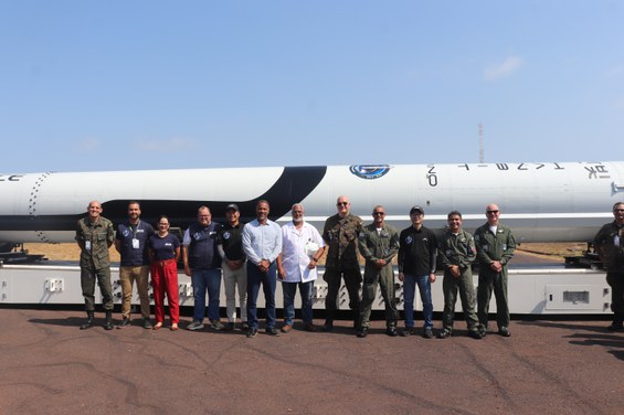 Equipes da AEB, FAB e Innospace. Créditos: CLA/FAB