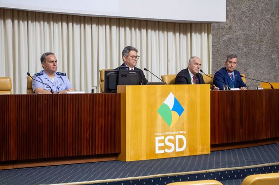 Painéis reuniram especialistas civis e militares, representantes da indústria, da academia e do governo