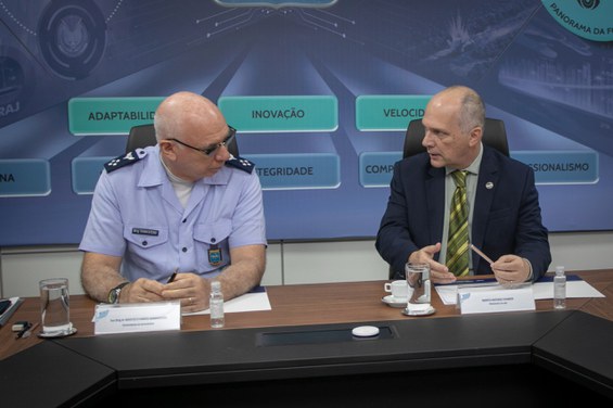 Comandante da Aeronáutica, Ten. Brig. Damasceno, e o Presidente da AEB, Marco Antonio Chamon