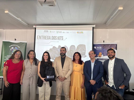 Professores receberam kits espaciais