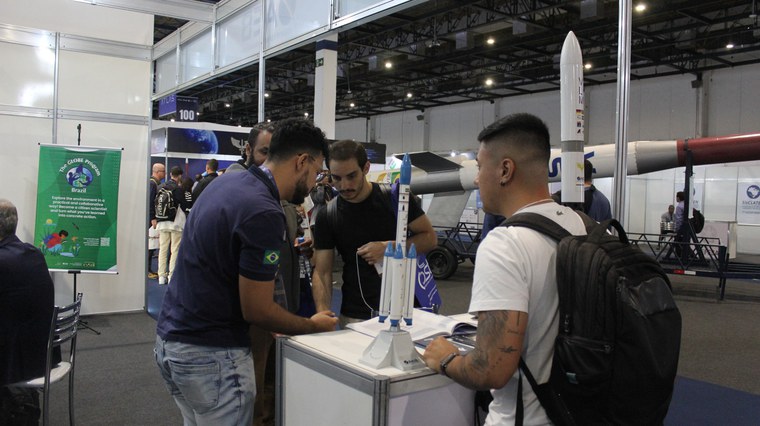 Estande da AEB no SpaceBR Show 2025