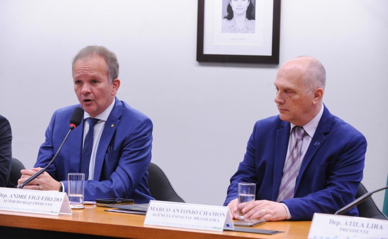 Audiência Pública - Ações, diretrizes e perspectivas do Programa Espacial Brasileiro (PEB). Dep. André Figueiredo (PDT-CE) e Presidente - Agência Espacial Brasileira (AEB), Marco Antônio.Foto: Renato Araújo / Câmara dos Deputados.