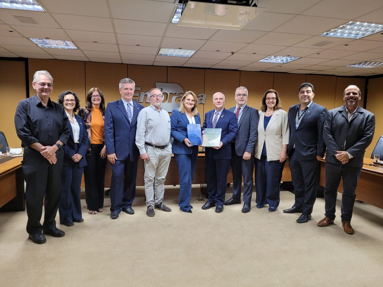 Os presentes na reunião. Foto: Kátia Marsicano