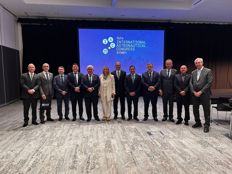 Diretor de Gestão de Portfólio, Rodrigo Leonardi, representando o Presidente da Agência, o Chefe da Assessoria de Relações Institucionais e Comunicação, Edvaldo Dias e parlamentares brasileiros no MMoP.