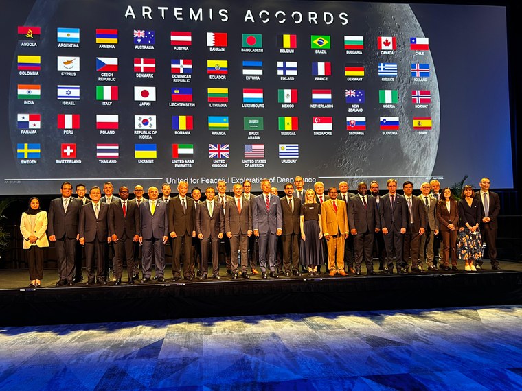 Signatários dos Acordos Ártemis no IAC.