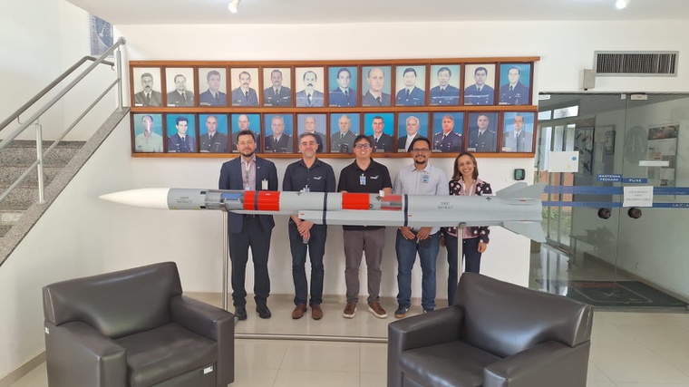 Representantes na Divisão de Projetos do IAE.