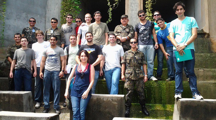 alunos-ita-no-cla.jpg