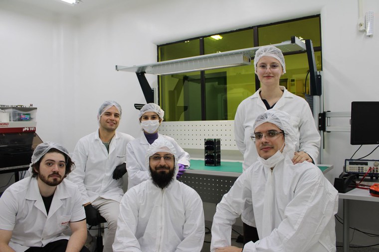 Equipe do SpaceLab. Foto: Eduardo Bezerra/UFSC.