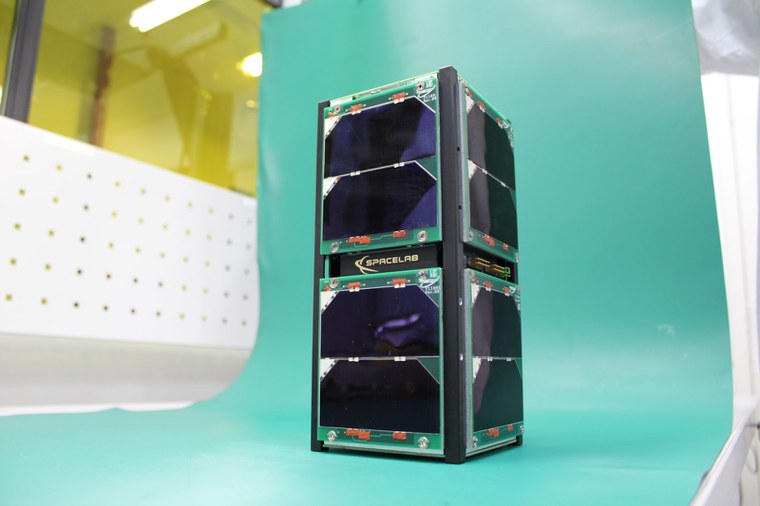 Nanossatélite GOLDS-UFSC. Foto: Eduardo Bezerra/UFSC.