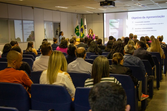 Palestra sobre ética e combate ao assédio com base no Guia Lilás