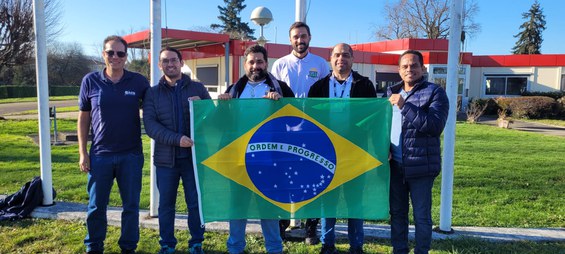 Representantes da AEB e da UFT visitam o CNES em Tolouse, França