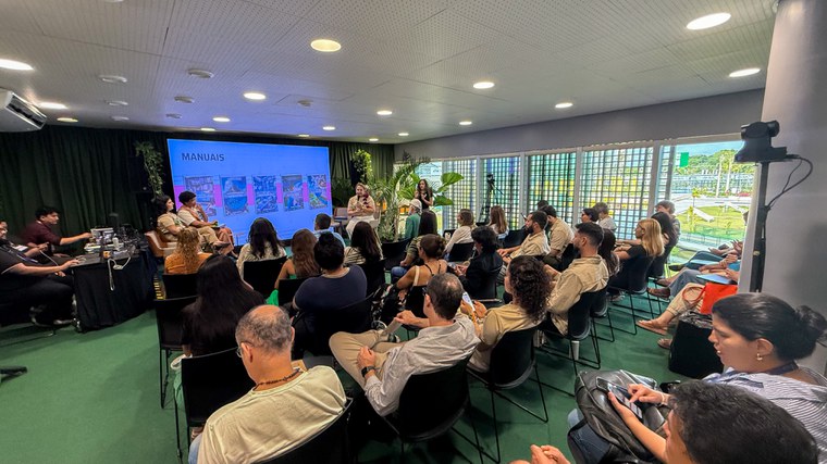 Apresentação de trabalhos. Meninas no Espaço na COP30.