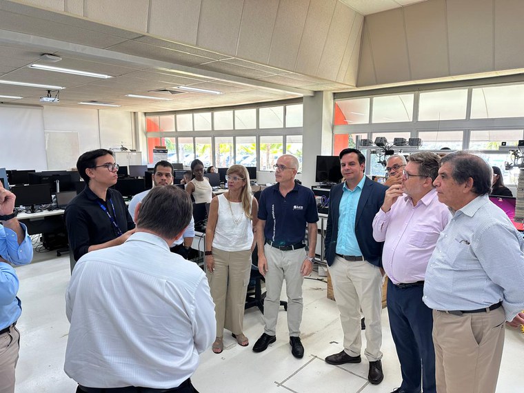 Representantes da AEB, e outros convidados, no SENAI CIMATEC.