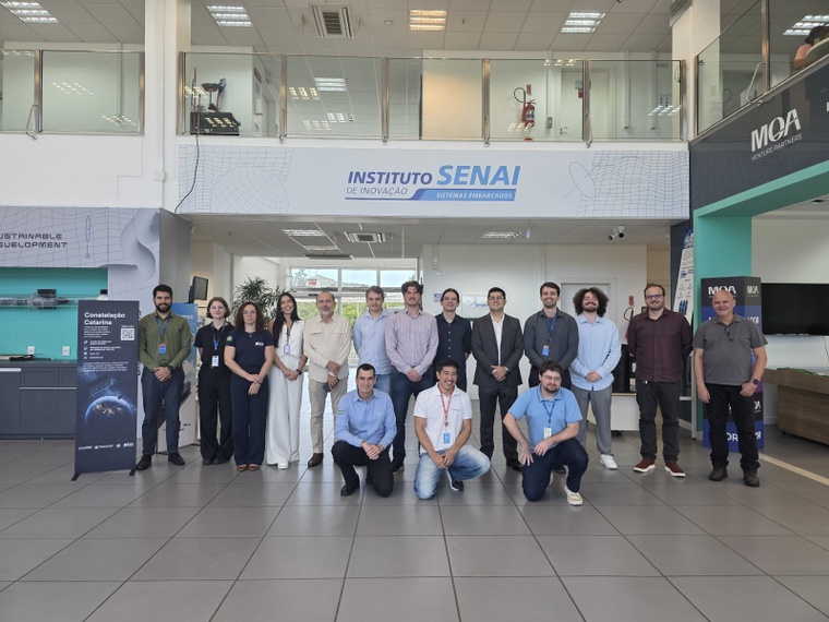 Banca avaliadora da Acceptance Review (AR) atestou a prontidão do equipamento para o lançamento em órbita. Foto: Nathalia Barros (SENAI).