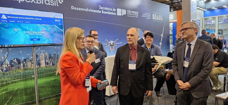 Coordenadora Estudos Estratégicos e Novos Negócios, Leia Fonseca, no lançamento do Catálogo.