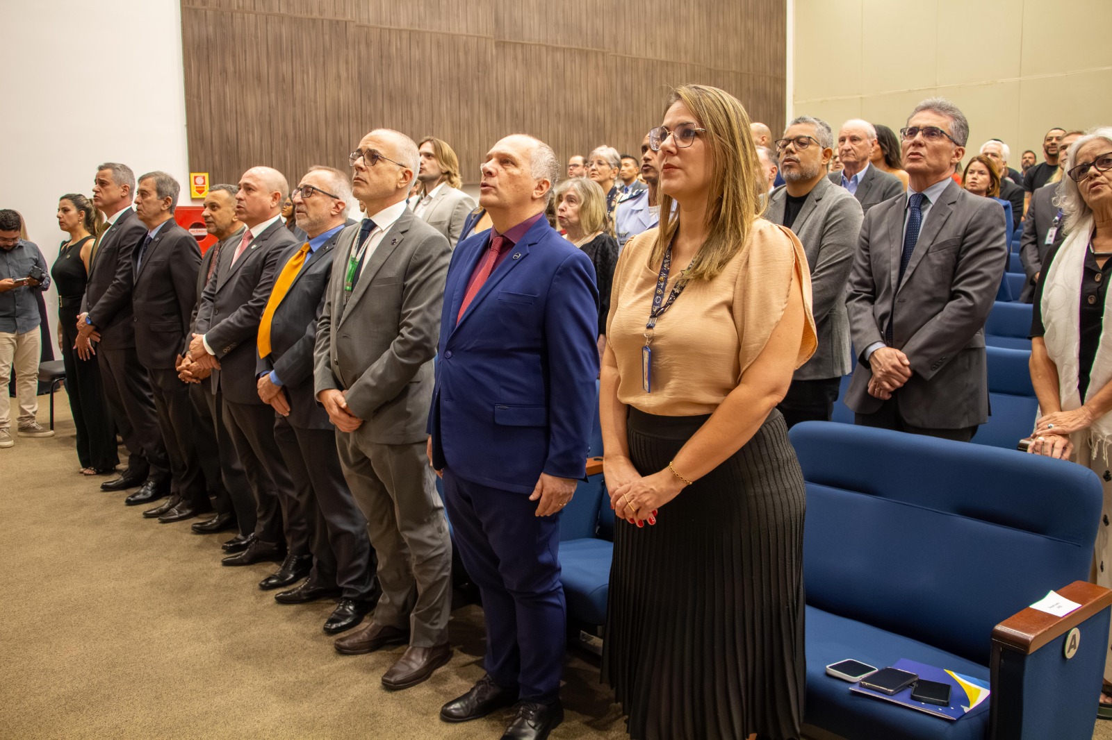 AEB celebra 32 anos com reconhecimento a profissionais e olhar voltado ao futuro