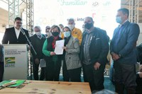 Na Expointer, Mapa firma contratos de crédito que beneficiam jovens produtores rurais