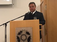 Blairo Maggi lança, em Berlim, livro sobre soja e abelhas