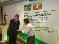 Blairo Maggi negocia abertura de mercado e acordo tecnológico com Myanmar