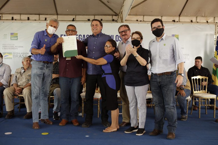 Entrega de títulos em Goiás