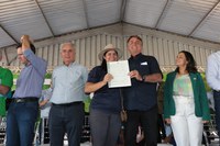 Mais de 11,3 mil famílias assentadas recebem títulos de regularização em Goiás