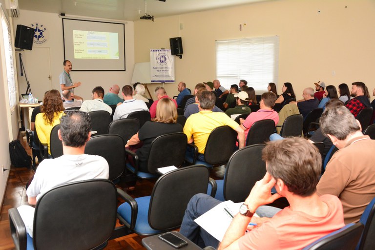 Mapa participa de capacitação de peritos agrícolas no Paraná