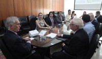 Marcos Montes recebe dirigentes da indústria de chocolates e amendoins