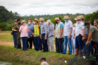 Ministra e comitiva conhecem projeto de regularização fundiária no Amazonas