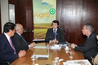 Ministro interino e governador do Amazonas discutem febre aftosa