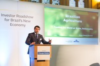 Novacki fala a investidores estrangeiros sobre oportunidades na agropecuária