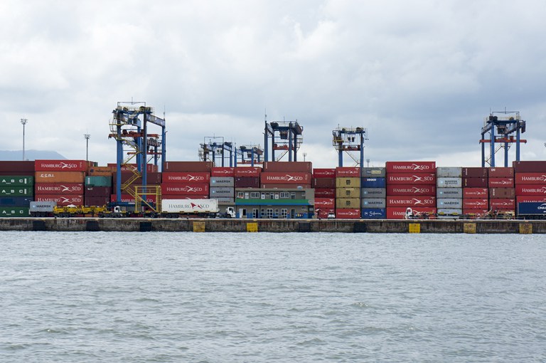 porto de santos iStock-960122114.jpg