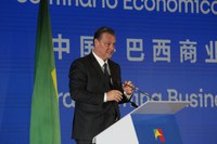 Ministro da Agricultura e Pecuária do Brasil, Carlos Fávaro, comemora resultados da visita oficial à China