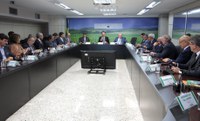 Ministro Fávaro recebe representantes de entidades do Agronegócio