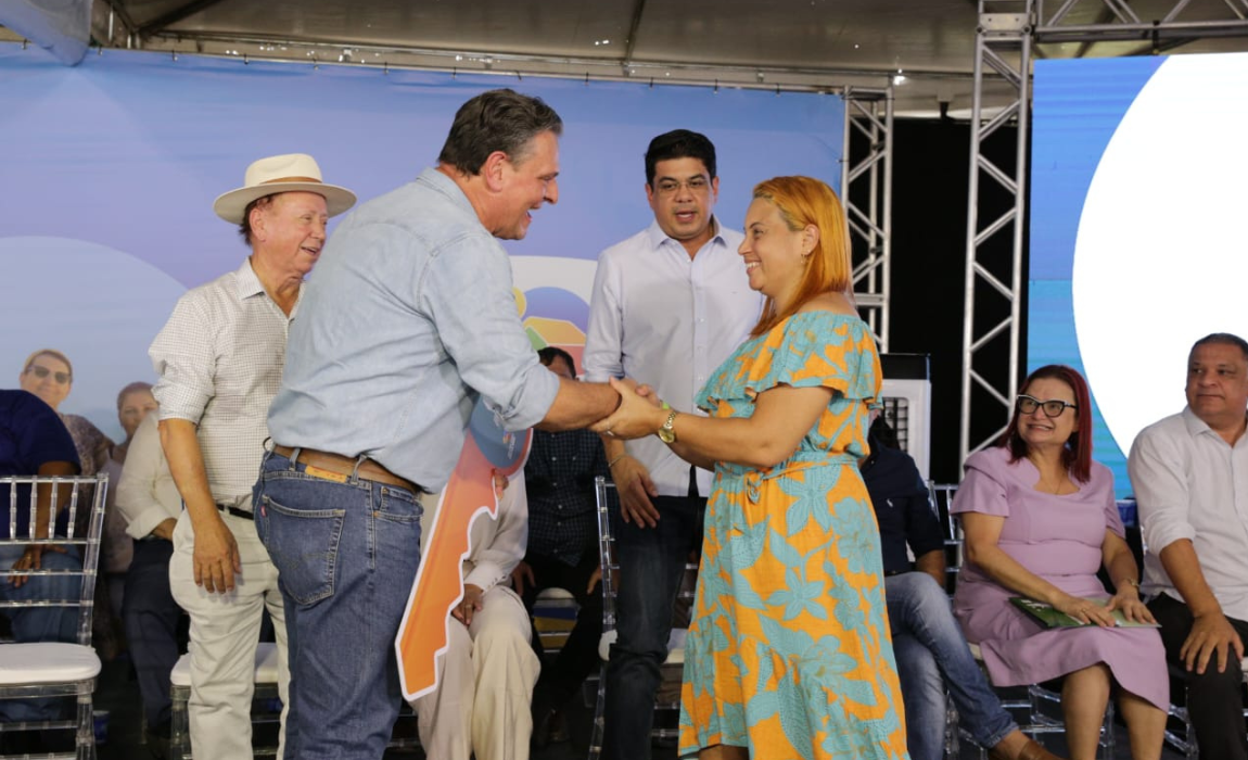 Em Mato Grosso, Fávaro entrega mais de 500 chaves de moradias do Minha Casa, Minha Vida  