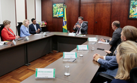 Ministro Fávaro debate boas práticas do agro brasileiro com banco de desenvolvimento alemão