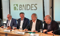 Ministro Fávaro participa de reunião com BNDES para dialogar sobre fomento da agroindústria brasileira