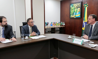 Ministro Fávaro realiza reunião com representantes da indústria de sucos