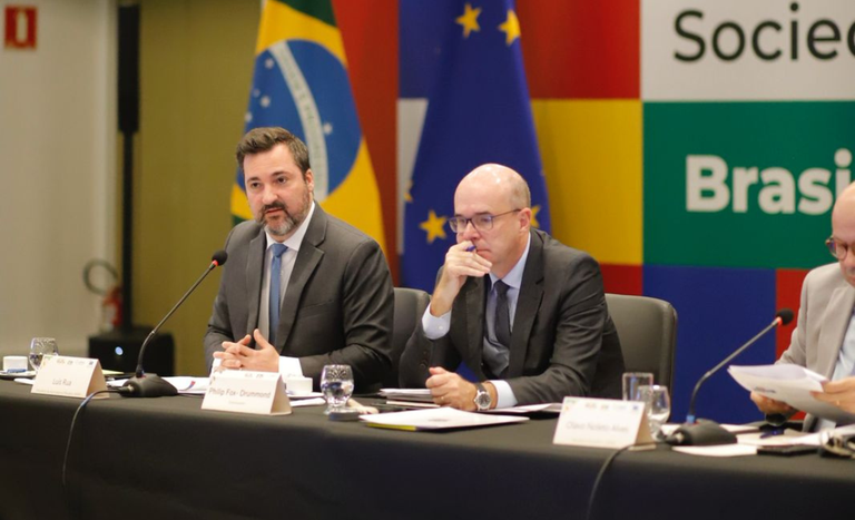 MESA REDONDA (2).png