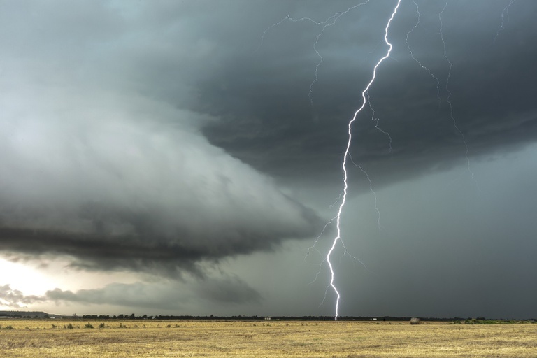 lightning-4713379.jpg