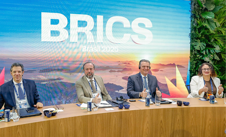 fávaro-brics (3).png
