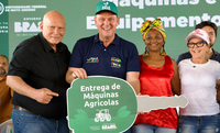 Na região Oeste de Mato Grosso, ministro Fávaro entrega máquinas e equipamentos para a agricultura familiar