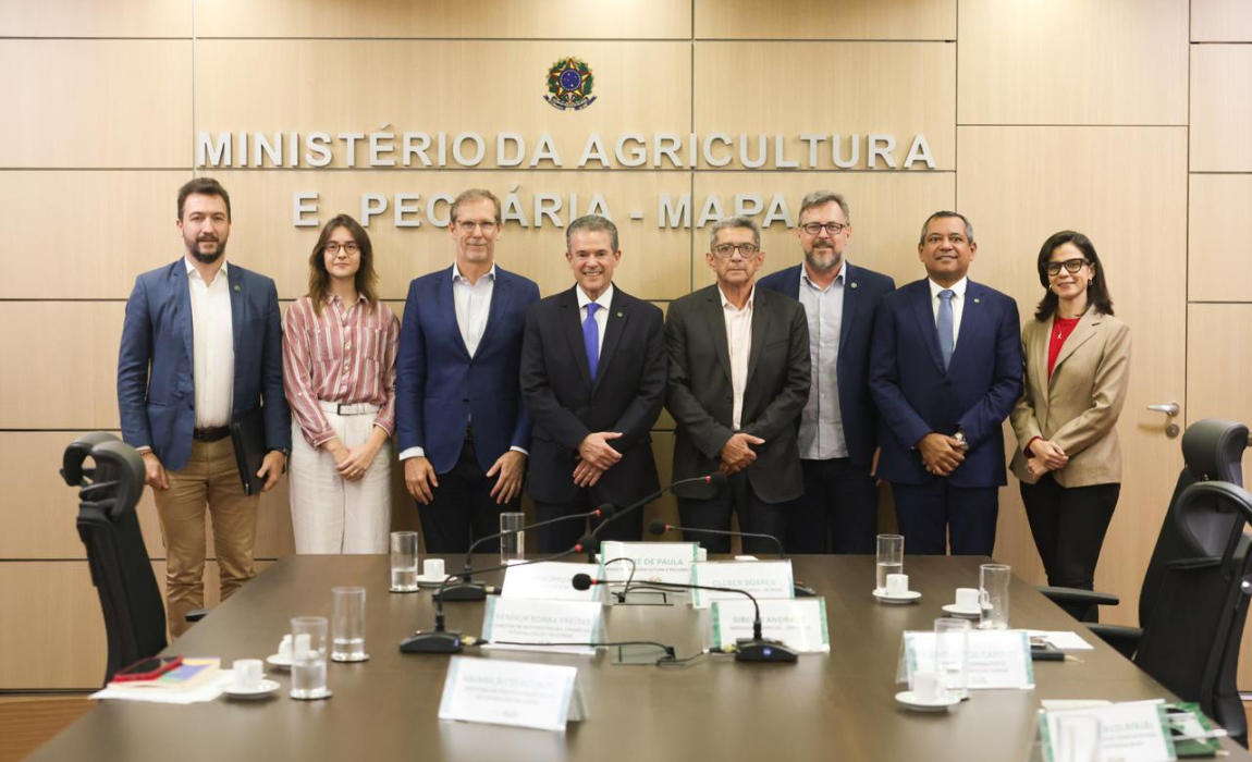 Reunião com o ministro André de Paula abordou estoques reguladores, preços mínimos, seguro rural e ações de abastecimento alimentar