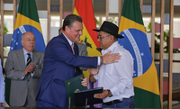 Ministro Carlos Fávaro assinou acordos bilaterais com o país vizinho em cerimônia no Itamaraty