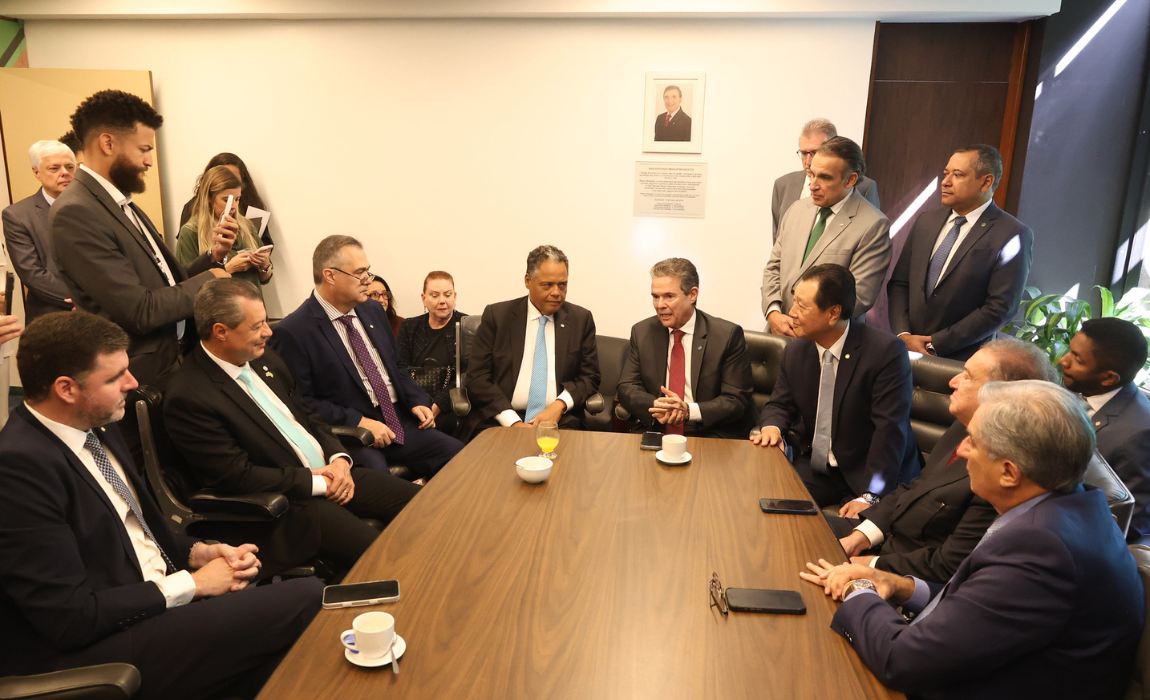 Reunião entre parlamentares e o ministro da Agricultura e Pecuária debateu pautas estratégicas do setor e destacou a importância da atuação conjunta entre Legislativo e Governo Federal