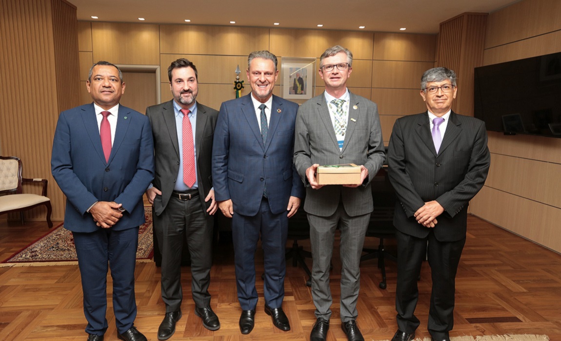 Em bilateral com Equador, ministro Fávaro destaca parceria comercial e cooperação técnica