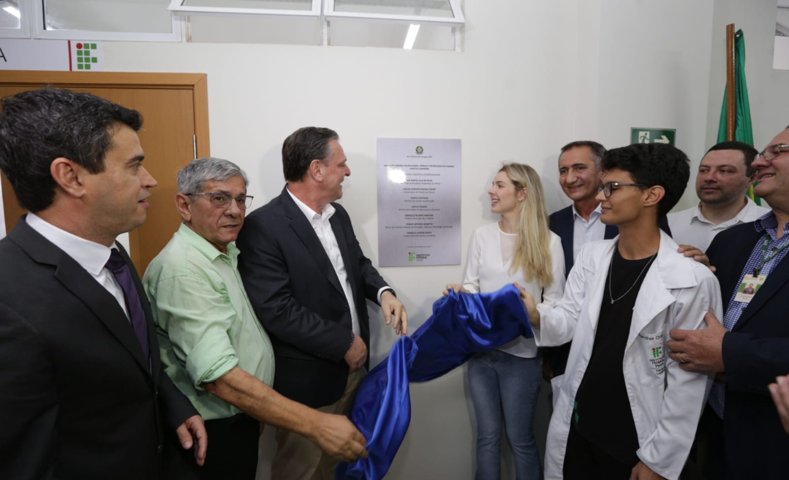 Ministro Carlos Fávaro inaugurou o laboratório no campus Londrina do IFPR