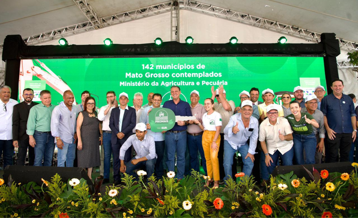 Ministro Carlos Fávaro realizou entrega de mais 310 máquinas do Promaq para as 142 cidades