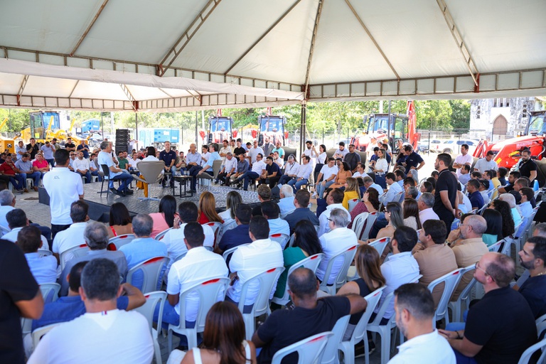 16-03-2026 Entrega de máquinas agrícolas (FB)-21.jpg